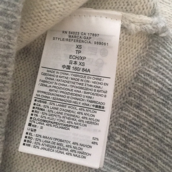 Gray & White striped sweater in good condition. - Picture 6 of 7